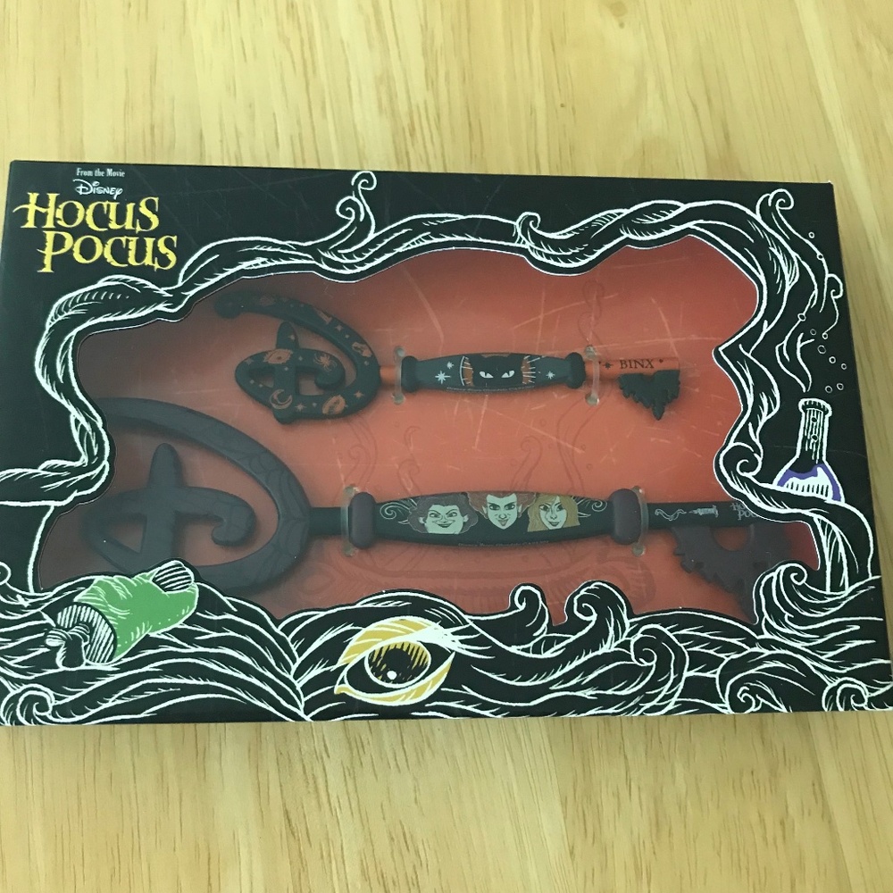 New in Box - Disney Key Set - Hocus Pocus Collectible Key Set